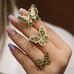 انگشتر زنانه وای اس ایکس مدل پروانه نگین سبز زمردی
