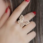 انگشتر زنانه وای اس ایکس مدل پروانه طلایی نگین دار